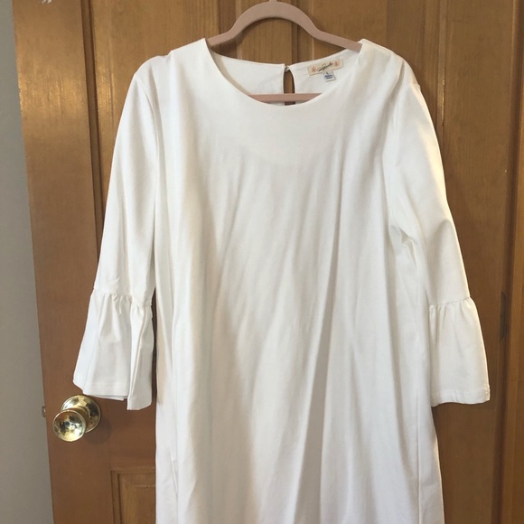 White dress - Picture 1 of 2